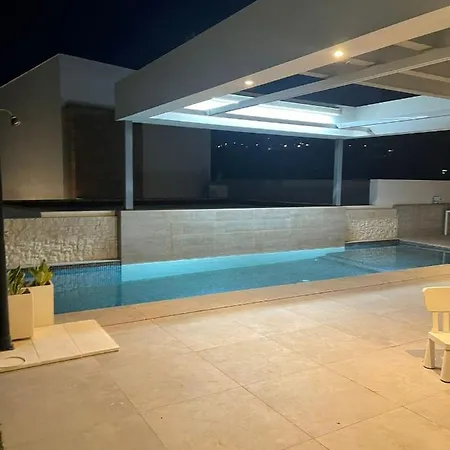 Zizou Mijas *
